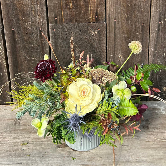Floral arrangement in a pot 